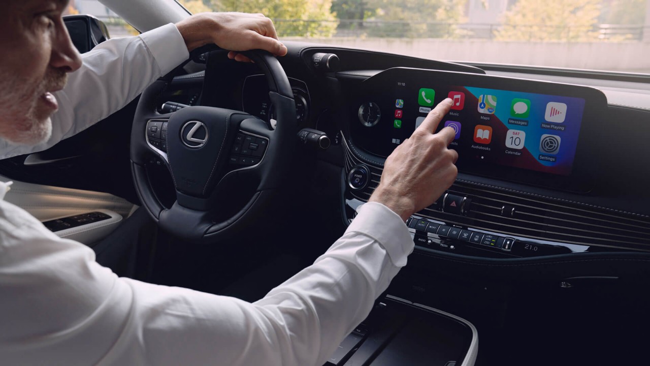 2021-lexus-ls-gallery-lifestyle-04-1920x1080_tcm-3149-2129405