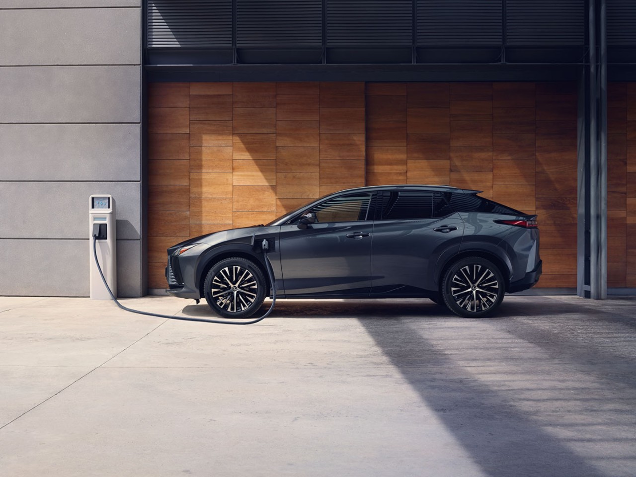 2022-lexus-rz-campaign-presales-exterior-feature-cards-pioneering-battery-4x3-1440x1080