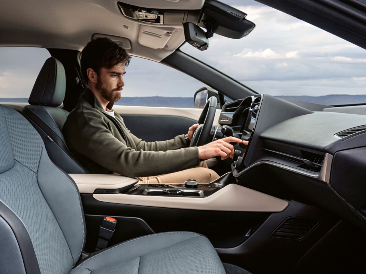2022-lexus-rz-campaign-presales-int-feature-overlay-a-new-way-to-drive-ergonomic-design-4x3-1440x1080