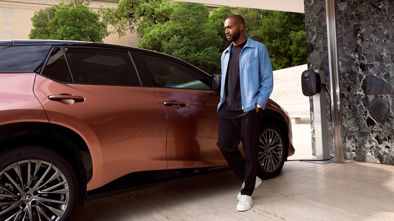 2023-Lexus-RZ-Gallery-Lifestyle-1920x1080