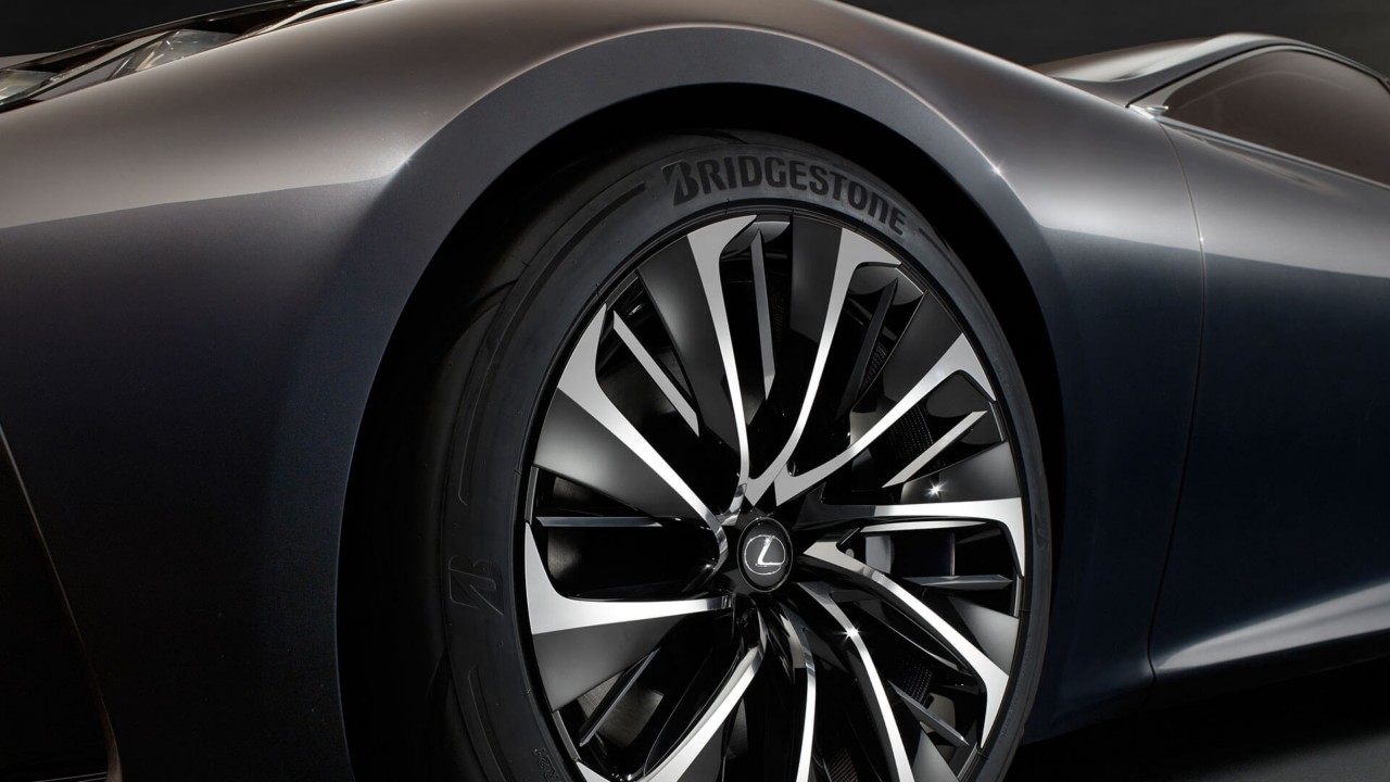 Lexus LF-FC Hydrogen Fuel-cell Sedan concept car wheel close up 