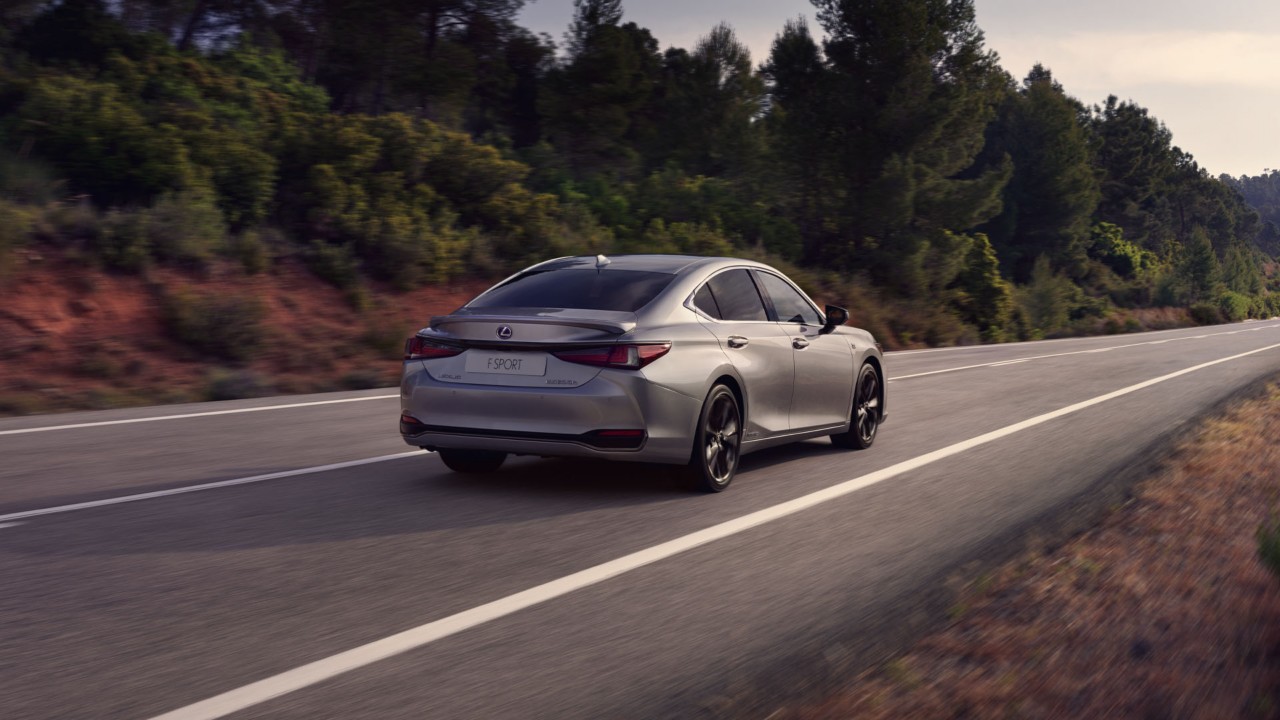 2022-dxp-lexus-self-charging-hybrid-hero-1920x1080